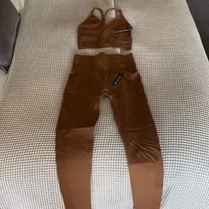 SET ACTIVE SET - sculptflex ribbed in color mocha